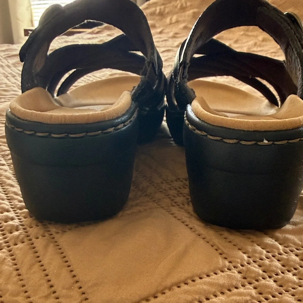 Clarks Women's Black and Brown Sandals - Picture 7 of 9